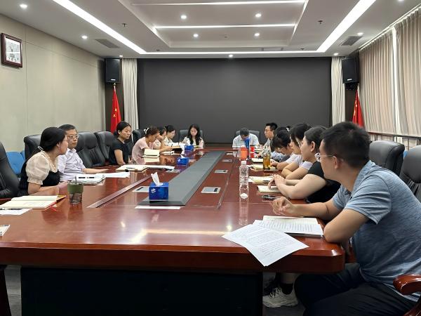 向身邊“四好”黨員學(xué)習(xí)  爭當(dāng)改革發(fā)展排頭兵 ——農(nóng)墾中心第一黨支部組織“四好”黨員榜樣宣講活動